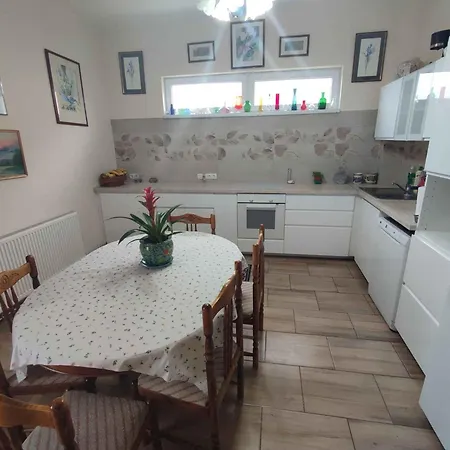 Vakantiehuis In 45316 Balatonföldvár