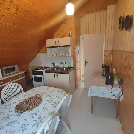Vakantiehuis In 45316 Balatonföldvár